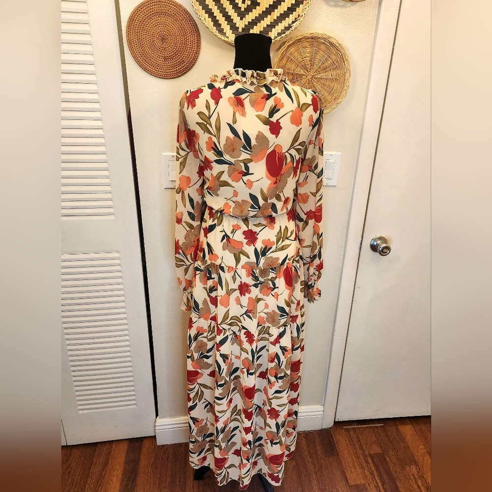 Floral Maxi Dress with Long Sleeves And Ruffles - Picture 7 of 10
